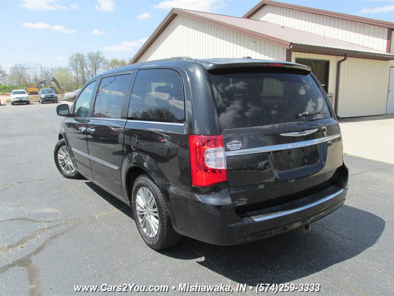 2015 Chrysler Town & Country Touring-L photo