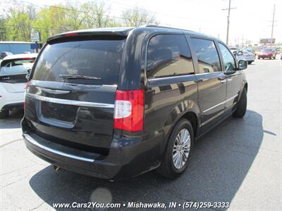 2015 Chrysler Town & Country Touring-L   - Photo 5 - Mishawaka, IN 46545