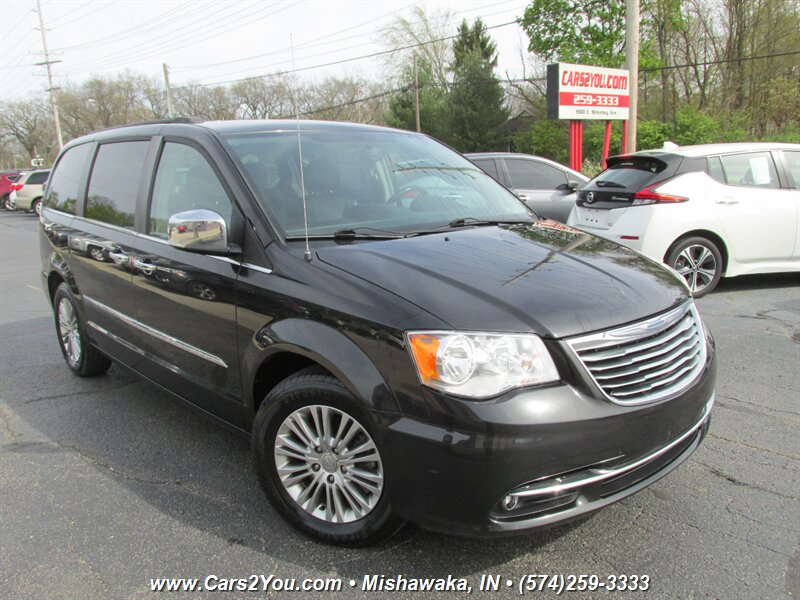 The 2015 Chrysler Town & Country Touring-L photos