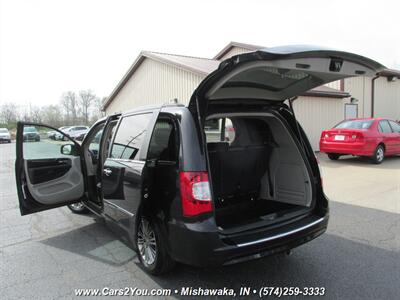 2015 Chrysler Town & Country Touring-L   - Photo 7 - Mishawaka, IN 46545