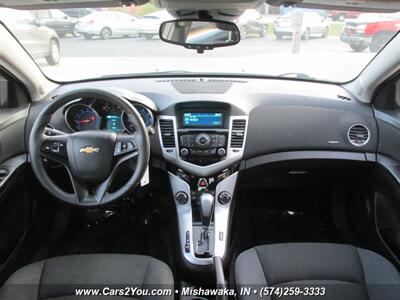 2016 Chevrolet Cruze Limited 1LT Auto   - Photo 9 - Mishawaka, IN 46545