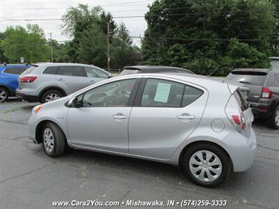 2012 Toyota Prius c Hybrid Electric   - Photo 2 - Mishawaka, IN 46545