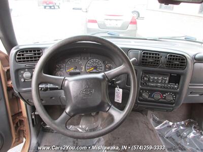 2000 Chevrolet S-10 LS   - Photo 10 - Mishawaka, IN 46545