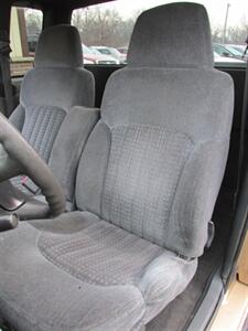 2000 Chevrolet S-10 LS   - Photo 12 - Mishawaka, IN 46545