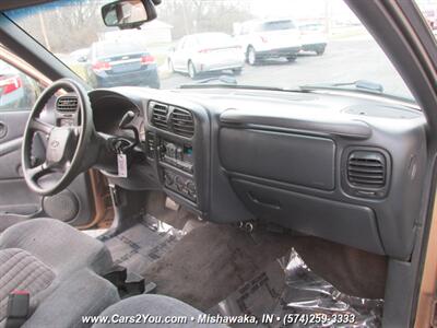 2000 Chevrolet S-10 LS   - Photo 14 - Mishawaka, IN 46545