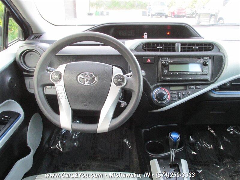2012 Toyota Prius c One photo
