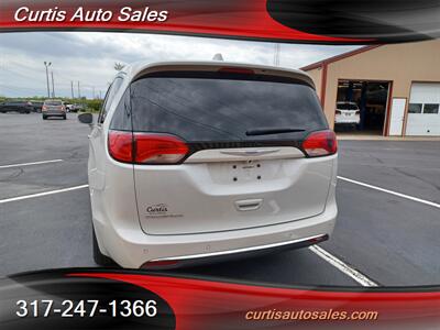 2020 Chrysler Pacifica Touring   - Photo 4 - Indianapolis, IN 46231