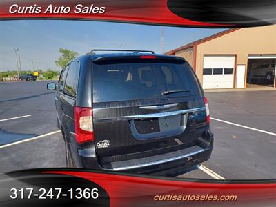 2016 Chrysler Town & Country Touring   - Photo 2 - Indianapolis, IN 46231