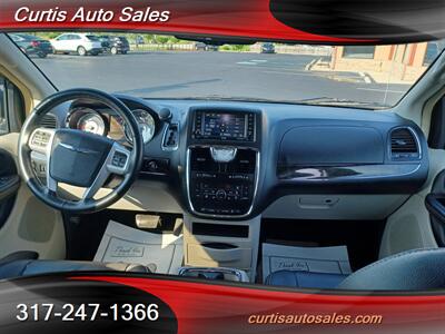 2016 Chrysler Town & Country Touring   - Photo 10 - Indianapolis, IN 46231