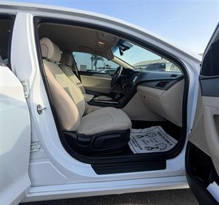 2017 Hyundai SONATA   - Photo 15 - Bakersfield, CA 93305