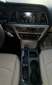 2017 Hyundai SONATA   - Photo 20 - Bakersfield, CA 93305