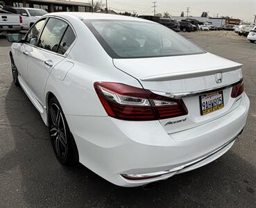 2017 Honda Accord Sport   - Photo 8 - Bakersfield, CA 93305