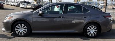 2018 Toyota Camry Hybrid LE - Photo 4 - Bakersfield, CA 93301