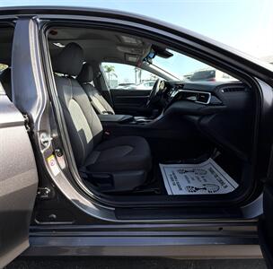 2018 Toyota Camry Hybrid LE - Photo 16 - Bakersfield, CA 93301