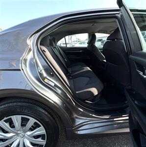 2018 Toyota Camry Hybrid LE - Photo 17 - Bakersfield, CA 93301