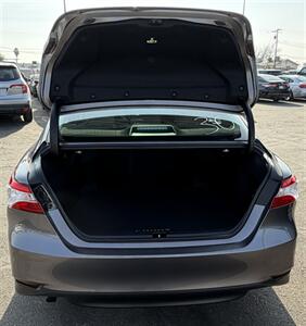 2018 Toyota Camry Hybrid LE - Photo 10 - Bakersfield, CA 93301