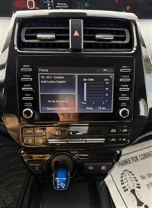 2020 Toyota Prius XLE   - Photo 23 - Bakersfield, CA 93301