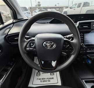 2020 Toyota Prius XLE   - Photo 20 - Bakersfield, CA 93301