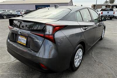 2020 Toyota Prius XLE   - Photo 13 - Bakersfield, CA 93301