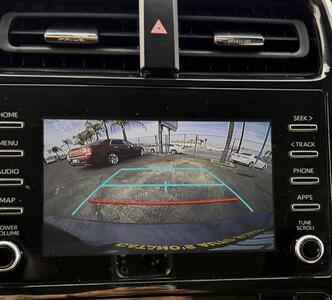 2020 Toyota Prius XLE   - Photo 25 - Bakersfield, CA 93301