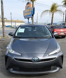 2020 Toyota Prius XLE   - Photo 2 - Bakersfield, CA 93301