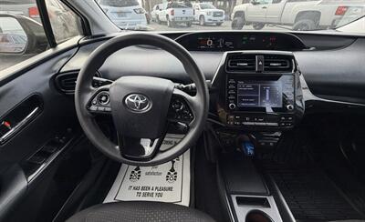 2020 Toyota Prius XLE   - Photo 19 - Bakersfield, CA 93301