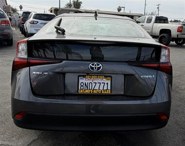 2020 Toyota Prius XLE   - Photo 9 - Bakersfield, CA 93301