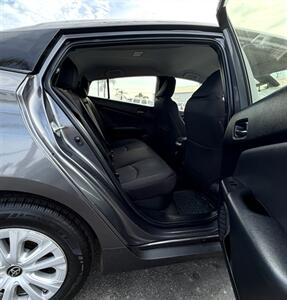 2020 Toyota Prius XLE   - Photo 17 - Bakersfield, CA 93301