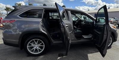 2015 Toyota Highlander Hybrid Limited   - Photo 16 - Bakersfield, CA 93301