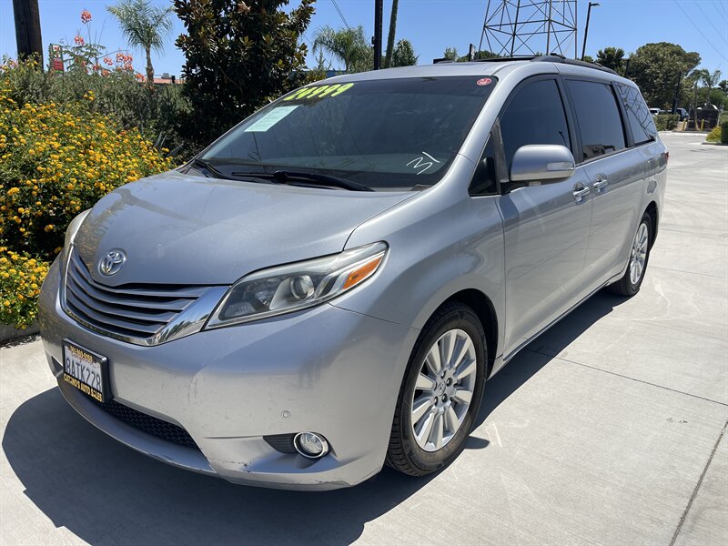 2017 Toyota Sienna XLE 7-Passenger Auto  