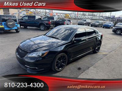 2013 Chrysler 200 S - Photo 5 - Flint, MI 48503