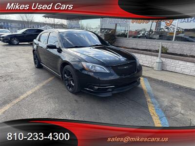 2013 Chrysler 200 S - Photo 2 - Flint, MI 48503