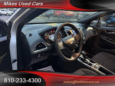 2017 Chevrolet Cruze LT Auto - Photo 10 - Flint, MI 48503