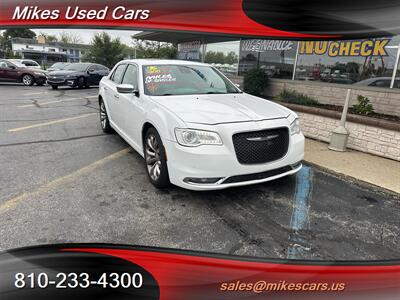 2016 Chrysler 300C   - Photo 1 - Flint, MI 48503