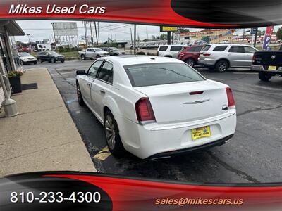 2016 Chrysler 300C   - Photo 5 - Flint, MI 48503