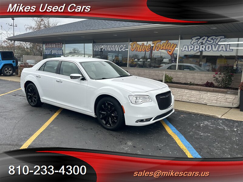 2018 Chrysler 300 Series Limited   - Photo 1 - Flint, MI 48503
