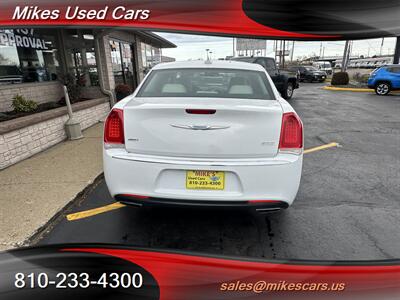 2018 Chrysler 300 Series Limited - Photo 8 - Flint, MI 48503