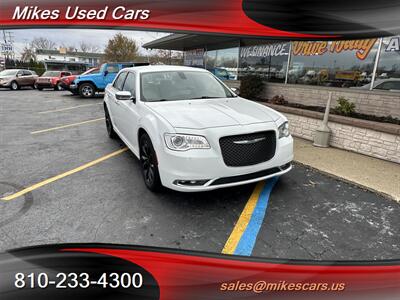 2018 Chrysler 300 Series Limited - Photo 2 - Flint, MI 48503