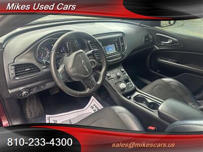 2016 Chrysler 200 S - Photo 15 - Flint, MI 48503