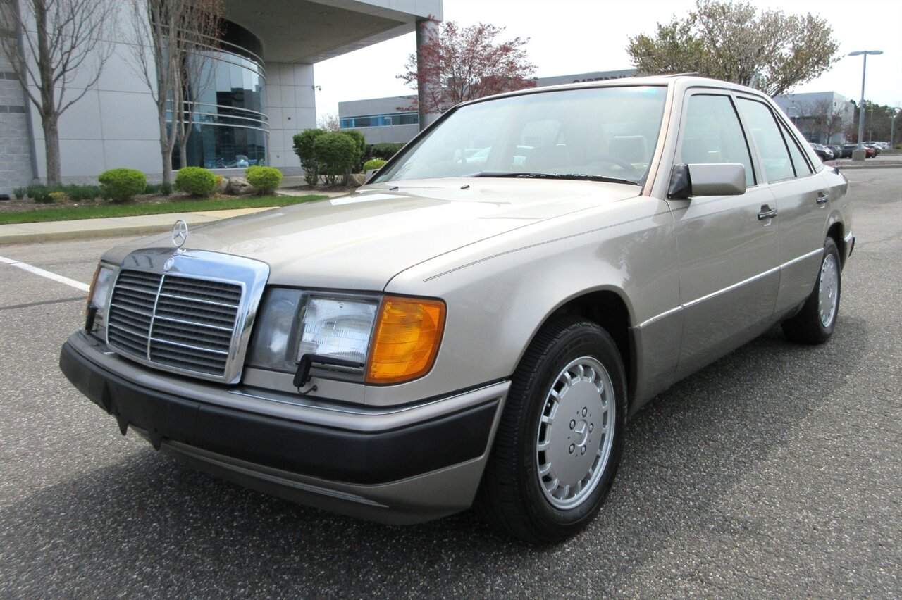 1993 Mercedes-Benz 300 E   - Photo 1 - Bohemia, NY 11716