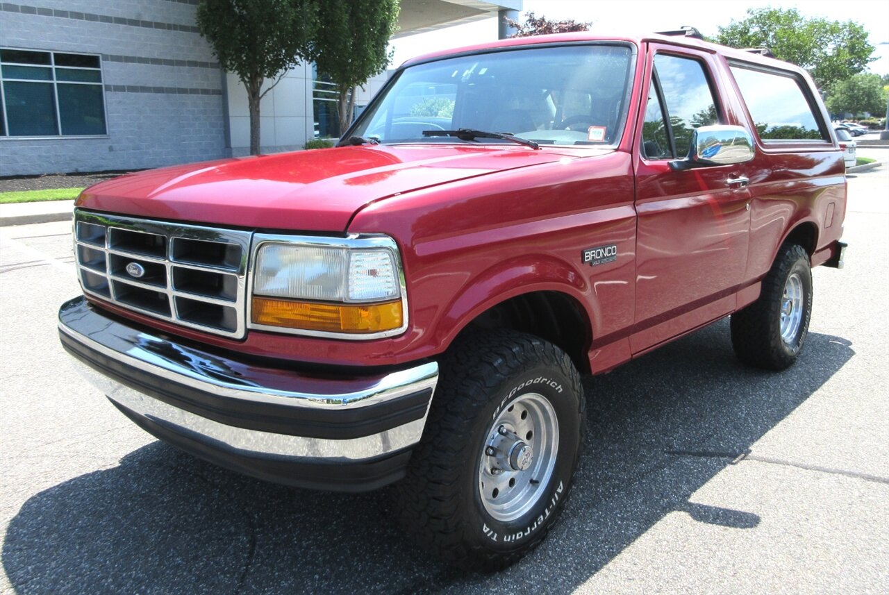 1994 Ford Bronco XLT   - Photo 1 - Bohemia, NY 11716