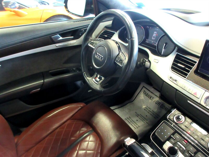 2017 Audi S8 4.0T quattro   - Photo 27 - Bohemia, NY 11716