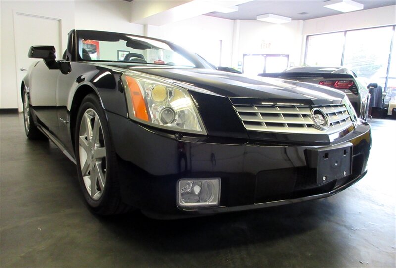 2004 Cadillac XLR   - Photo 2 - Bohemia, NY 11716