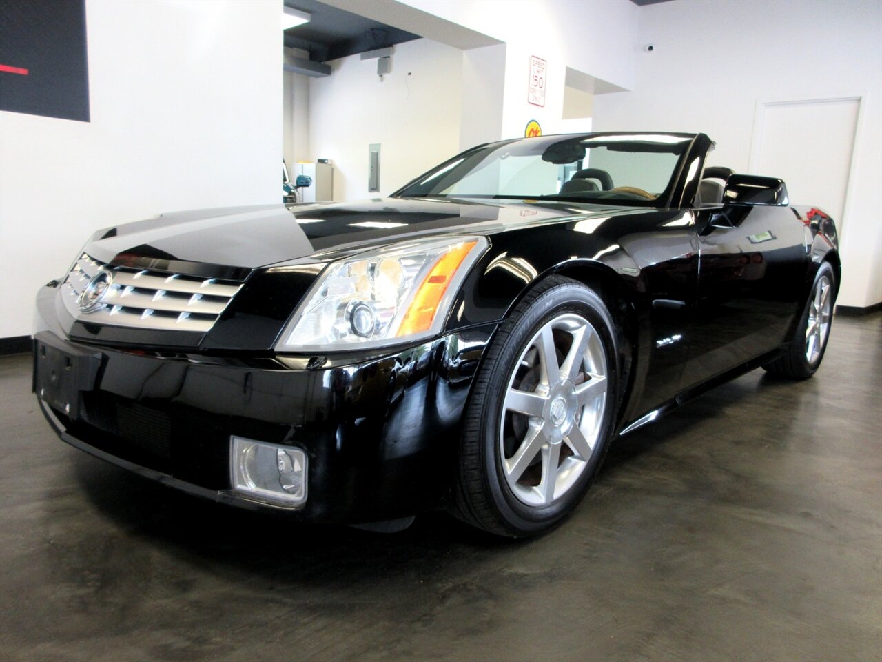 2004 Cadillac XLR   - Photo 1 - Bohemia, NY 11716