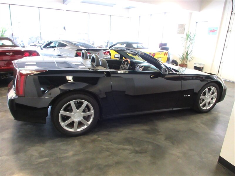 2004 Cadillac XLR   - Photo 11 - Bohemia, NY 11716