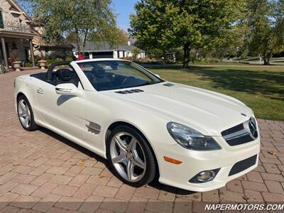 2011 Mercedes-Benz SL 550  Sport package - Photo 1 - Naperville, IL 60565