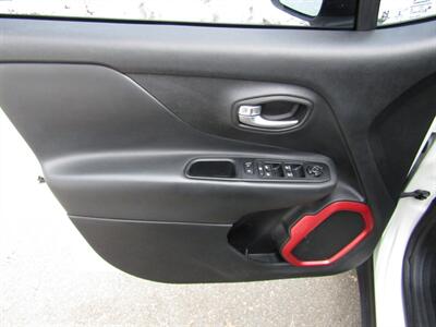 2018 Jeep Renegade TRAILHAWK,AWD,SAFTY PKG,NAV,RVC,SILVER CERTIFIED   - Photo 12 - Haddon Twp, NJ 08107