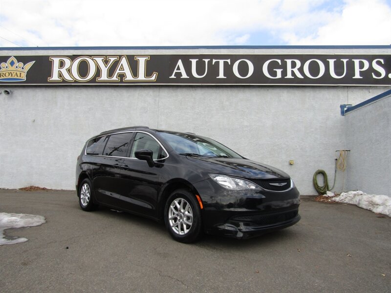 2021 Chrysler Voyager LXI,LEATHER,PWR PKG,CONV PKG,RVC,SILVER CERTIFIED  