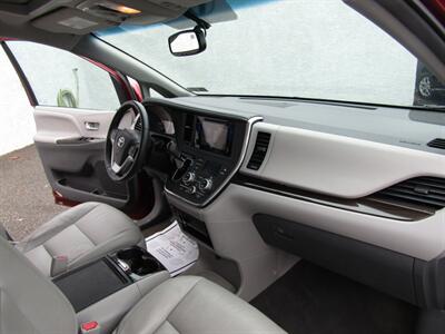 2017 Toyota Sienna XLE,NAV,LEATHER,TECH PKG,RVC,SILVER CERTIFIED   - Photo 22 - Haddon Twp, NJ 08107