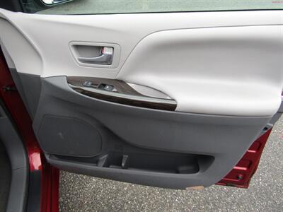 2017 Toyota Sienna XLE,NAV,LEATHER,TECH PKG,RVC,SILVER CERTIFIED   - Photo 24 - Haddon Twp, NJ 08107
